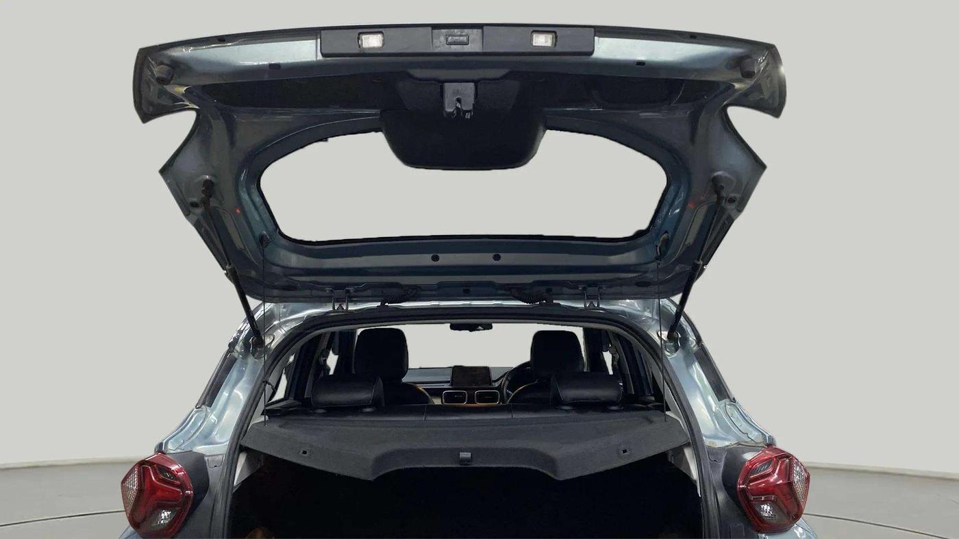 2021 Tata PUNCH CREATIVE  1.2 RTN DUAL TONE, Petrol, Manual, 18,913 km, Boot Door Open