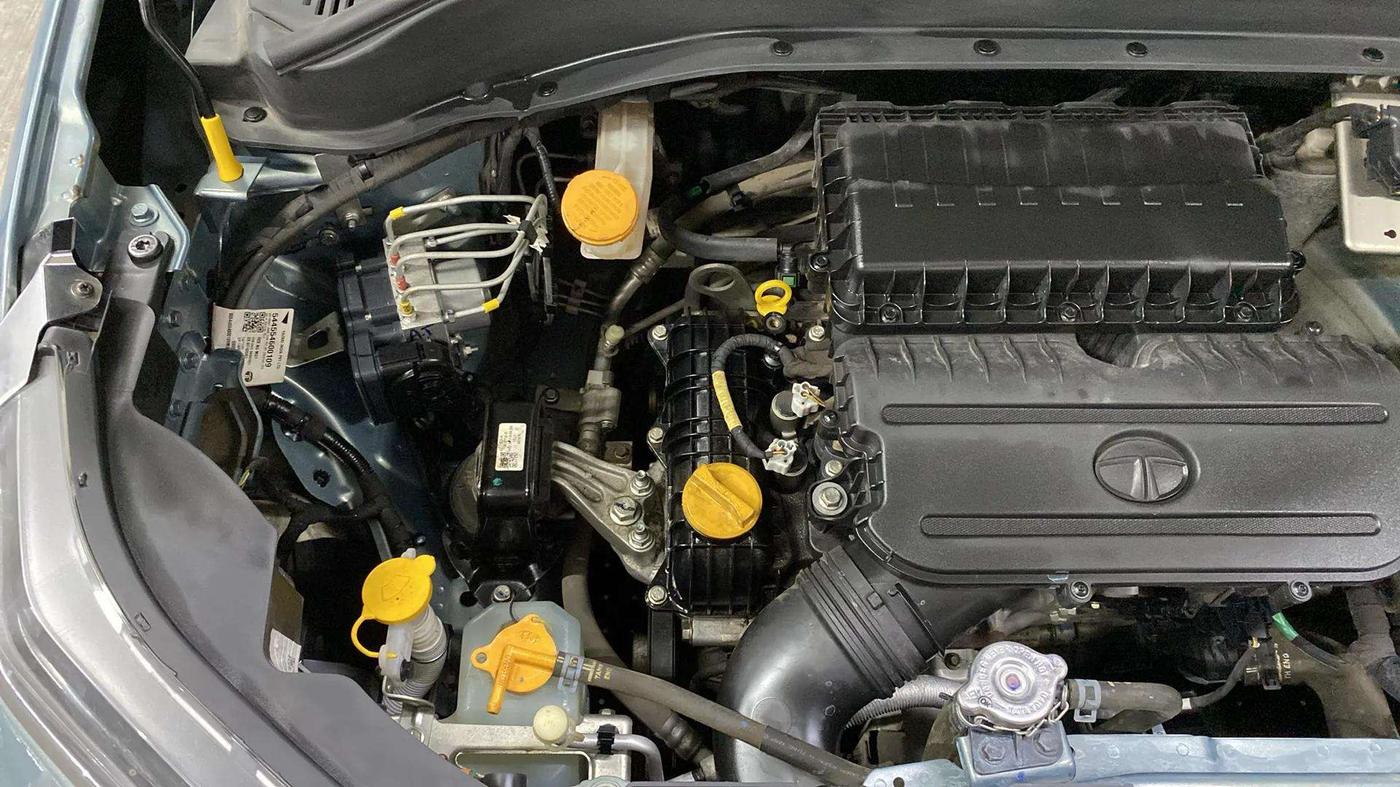 2021 Tata PUNCH CREATIVE  1.2 RTN DUAL TONE, Petrol, Manual, 18,913 km, Engine View - Right