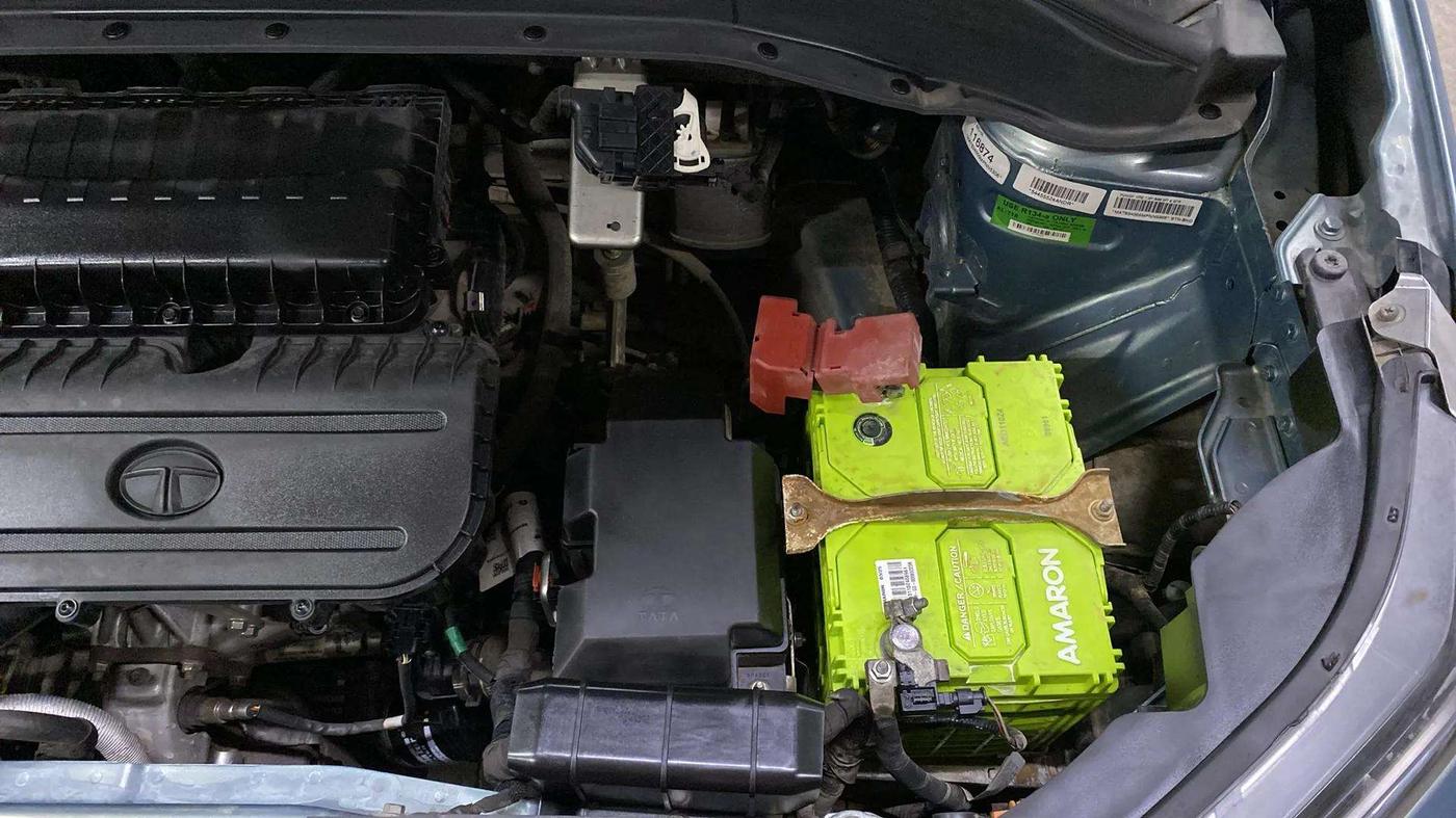 2021 Tata PUNCH CREATIVE  1.2 RTN DUAL TONE, Petrol, Manual, 18,913 km, Engine View - Left