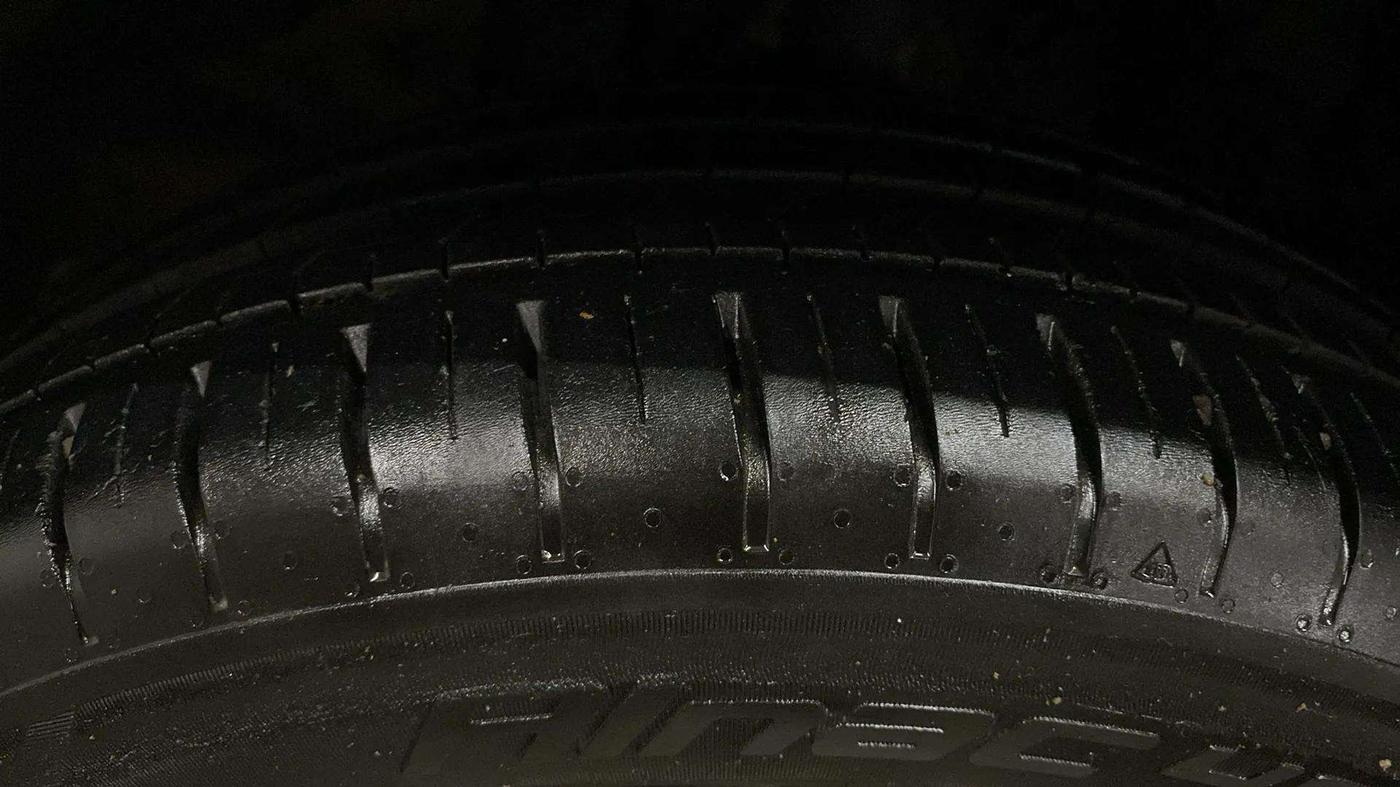 2021 Tata PUNCH CREATIVE  1.2 RTN DUAL TONE, Petrol, Manual, 18,913 km, Left Front Tyre Tread