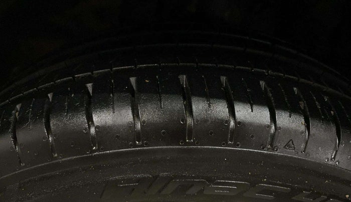 2021 Tata PUNCH CREATIVE  1.2 RTN DUAL TONE, Petrol, Manual, 18,738 km, Left Front Tyre Tread