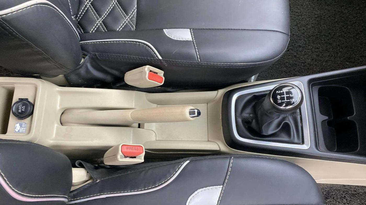 2022 Maruti Dzire VXI CNG, CNG, Manual, 59,199 km, Gear Lever