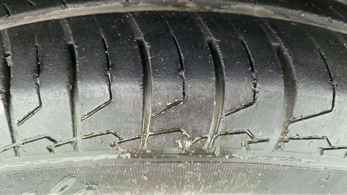 2022 Maruti Dzire VXI CNG, CNG, Manual, 59,199 km, Left Front Tyre Tread