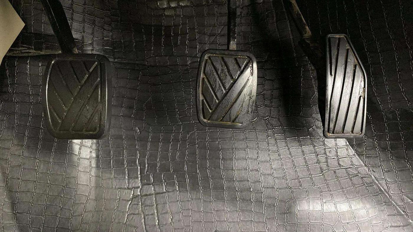 2022 Maruti Dzire VXI CNG, CNG, Manual, 59,199 km, Pedals