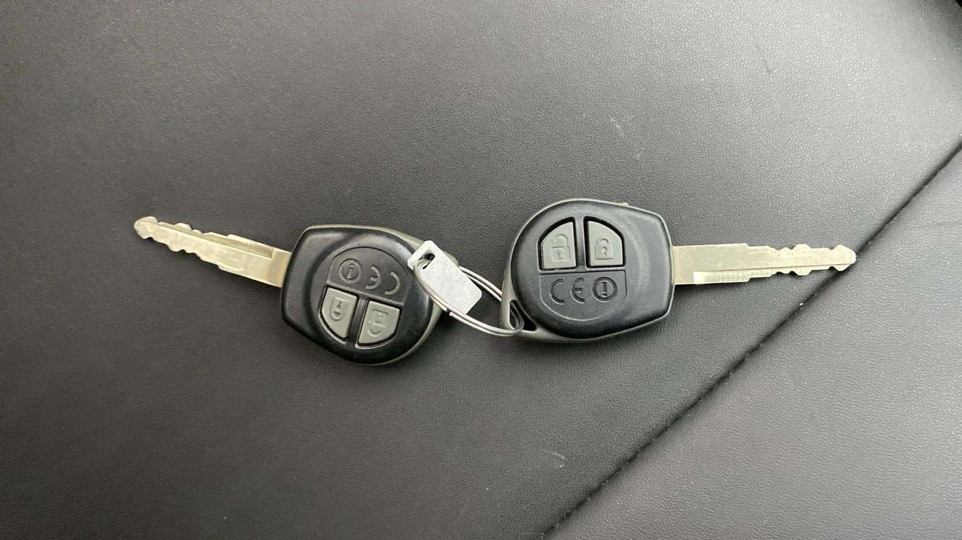 2022 Maruti Dzire VXI CNG, CNG, Manual, 59,199 km, Key Close Up