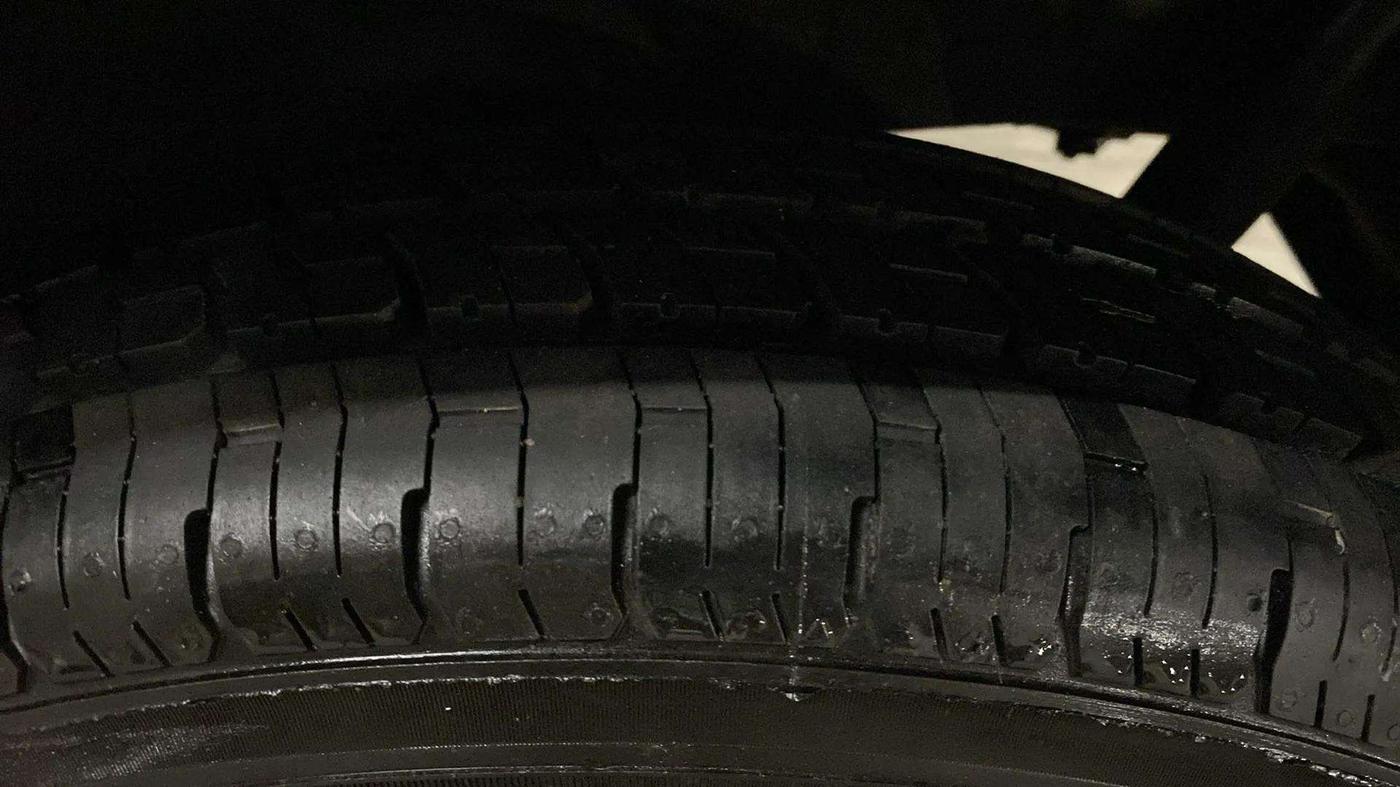 2018 Maruti Wagon R 1.0 LXI CNG, CNG, Manual, 22,833 km, Left Rear Tyre Tread