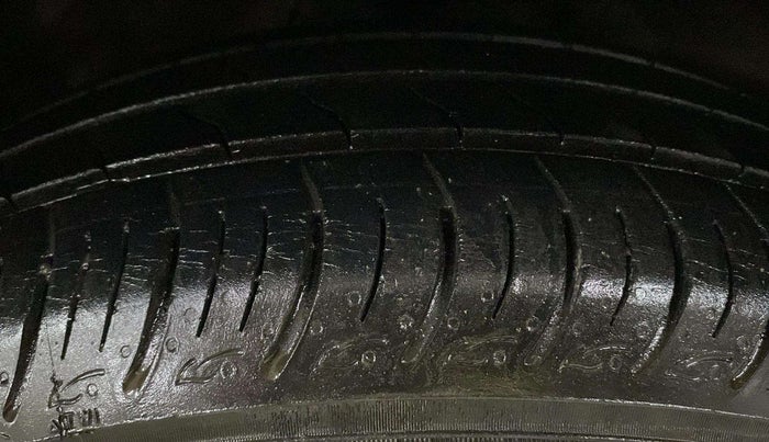 2022 Maruti Baleno DELTA PETROL 1.2, Petrol, Manual, 14,382 km, Right Front Tyre Tread
