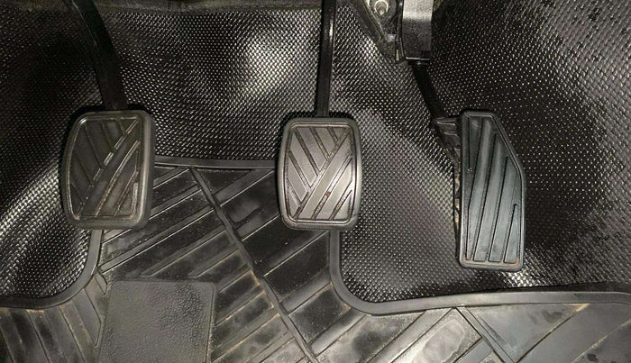 2022 Maruti Baleno DELTA PETROL 1.2, Petrol, Manual, 14,382 km, Pedals