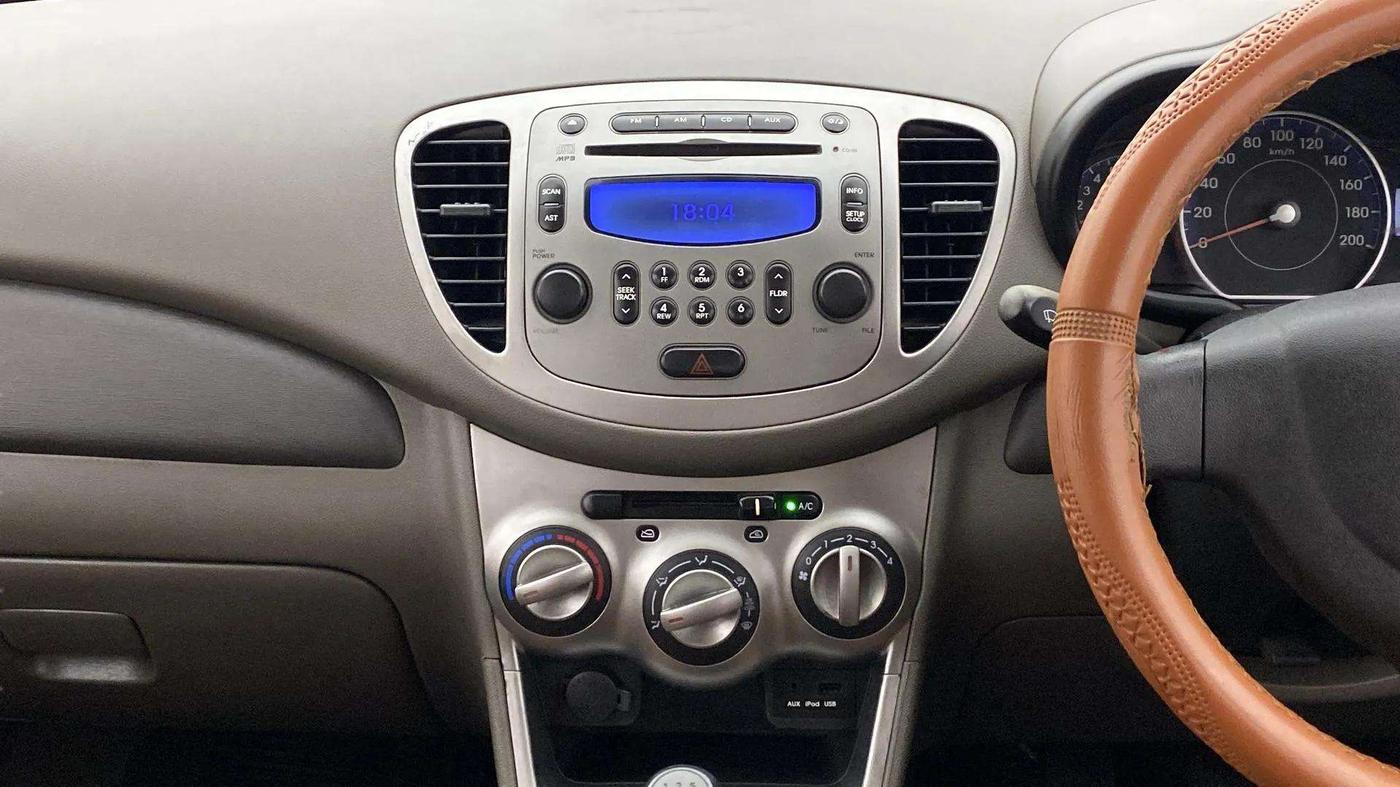 2015 Hyundai i10 SPORTZ 1.1, Petrol, Manual, 62,702 km, Air Conditioner