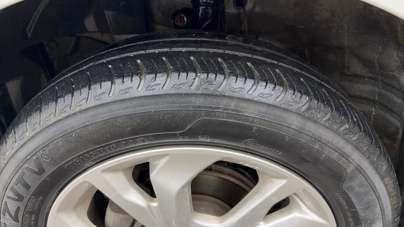 2020 Honda Amaze 1.2L I-VTEC VX CVT, Petrol, Automatic, 50,388 km, Left Front Tyre Tread