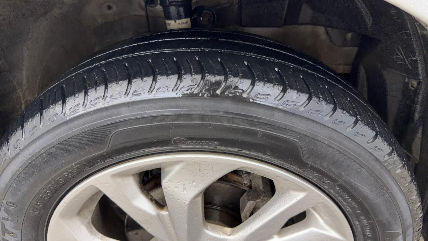2020 Honda Amaze 1.2L I-VTEC VX CVT, Petrol, Automatic, 50,388 km, Right Front Tyre Tread