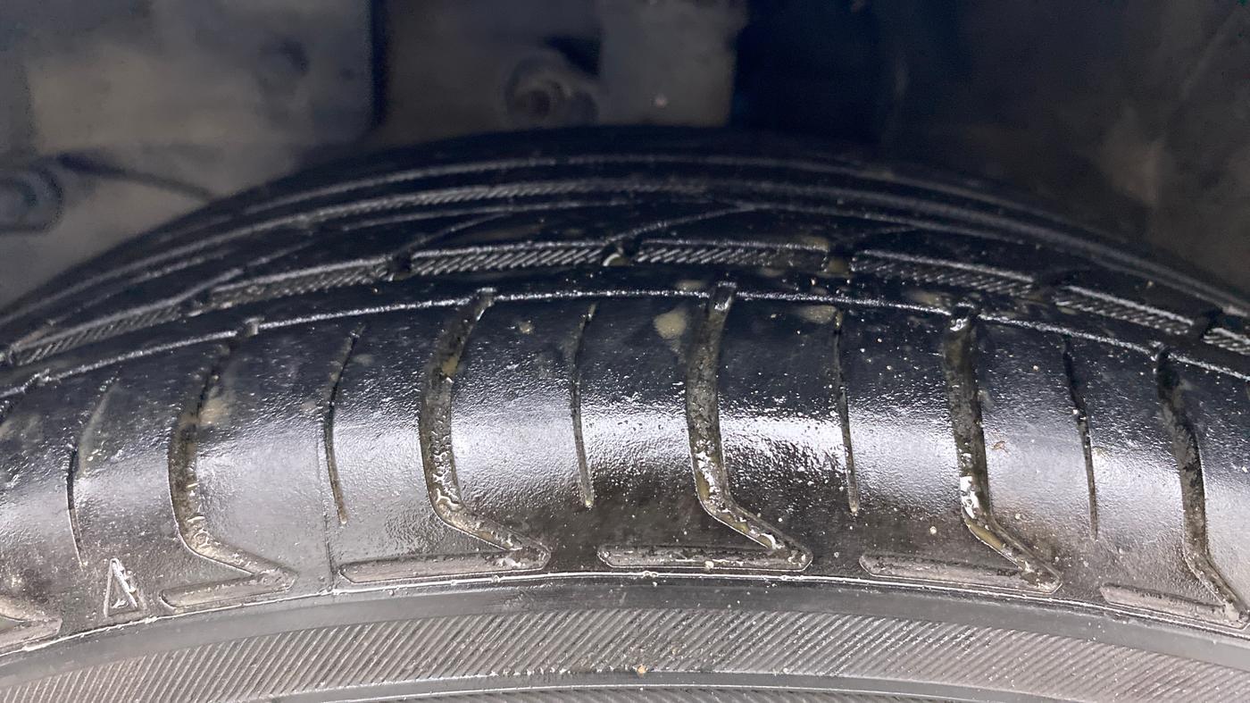 2013 Honda Brio VX AT, Petrol, Automatic, 56,268 km, Left Front Tyre Tread