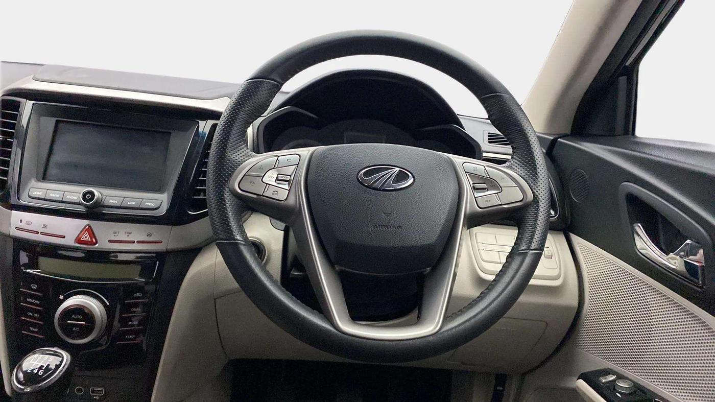2022 Mahindra XUV300 W8 1.5 DIESEL, Diesel, Manual, 50,878 km, Steering Wheel Close Up