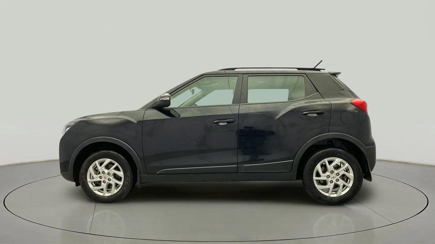 2022 Mahindra XUV300 W8 1.5 DIESEL, Diesel, Manual, 50,878 km, Left Side