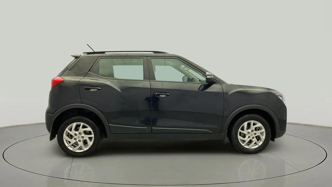 2022 Mahindra XUV300 W8 1.5 DIESEL, Diesel, Manual, 50,878 km, Right Side View