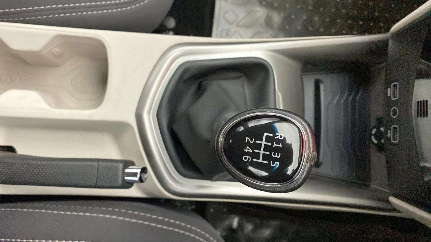 2022 Mahindra XUV300 W8 1.5 DIESEL, Diesel, Manual, 50,878 km, Gear Lever