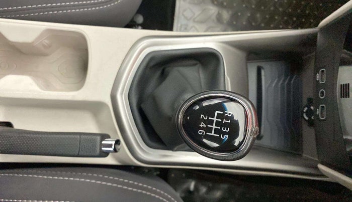2022 Mahindra XUV300 W8 1.5 DIESEL, Diesel, Manual, 50,755 km, Gear Lever
