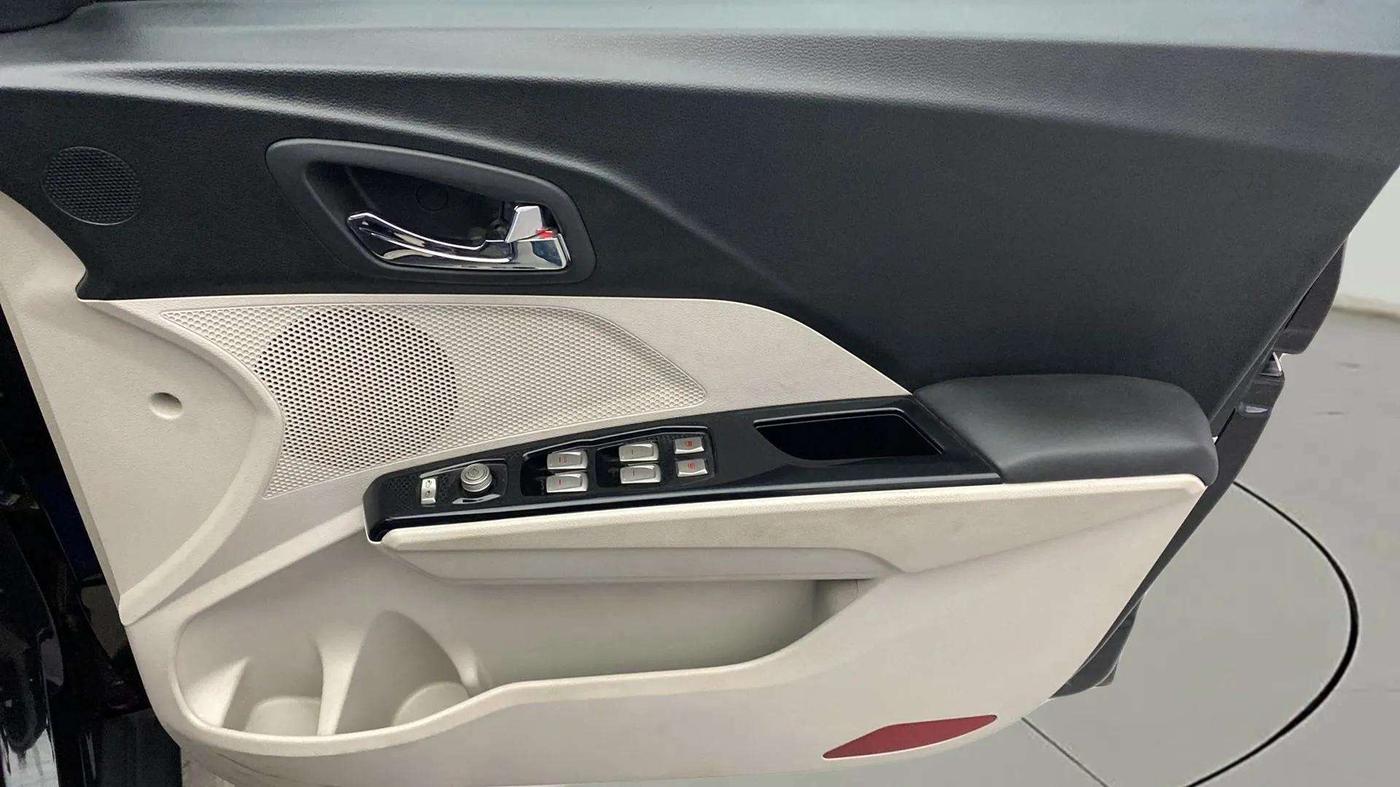 2022 Mahindra XUV300 W8 1.5 DIESEL, Diesel, Manual, 50,878 km, Driver Side Door Panels Control