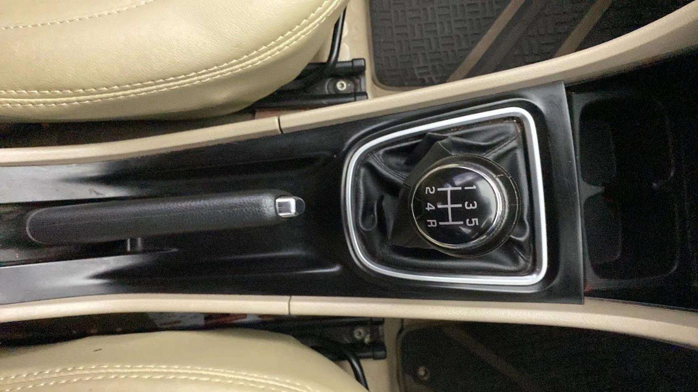2019 Maruti Ciaz ALPHA 1.5 SHVS PETROL, Petrol, Manual, 39,636 km, Gear Lever