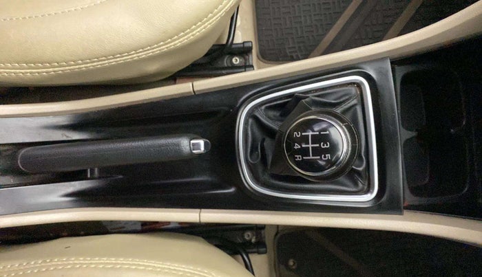 2019 Maruti Ciaz ALPHA 1.5 SHVS PETROL, Petrol, Manual, 39,556 km, Gear Lever