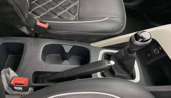 2024 Nissan MAGNITE XV MT, Petrol, Manual, 10,365 km, Gear Lever