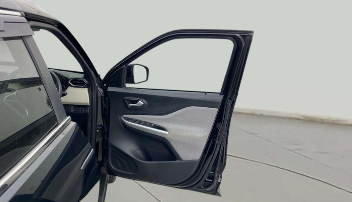 2024 Nissan MAGNITE XV MT, Petrol, Manual, 10,365 km, RHS Front Door