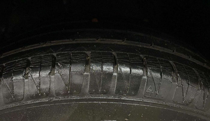 2016 Maruti Vitara Brezza ZDI, Diesel, Manual, 37,676 km, Left Front Tyre Tread