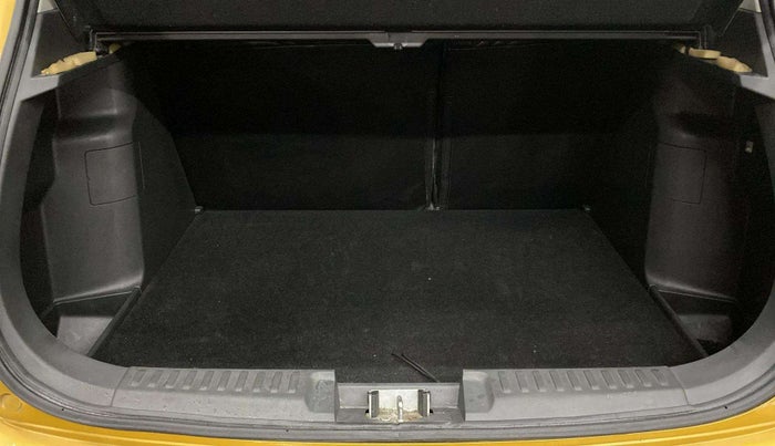 2016 Maruti Vitara Brezza ZDI, Diesel, Manual, 37,676 km, Boot Inside