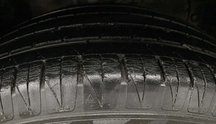 2016 Maruti Vitara Brezza ZDI, Diesel, Manual, 37,676 km, Right Front Tyre Tread