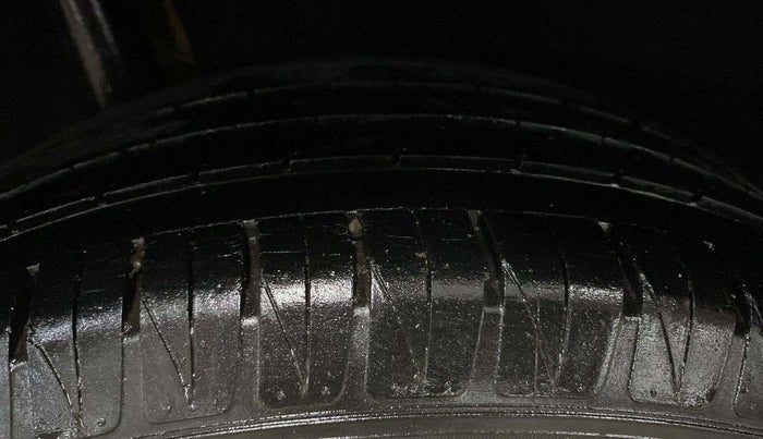 2016 Maruti Vitara Brezza ZDI, Diesel, Manual, 37,676 km, Right Rear Tyre Tread