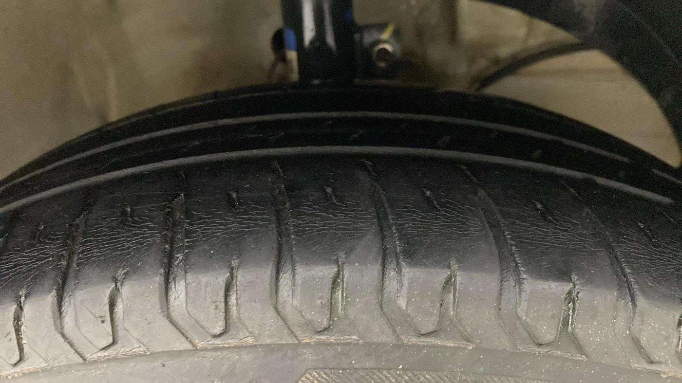 2022 Maruti Ertiga VXI SHVS, Petrol, Manual, 55,426 km, Right Front Tyre Tread