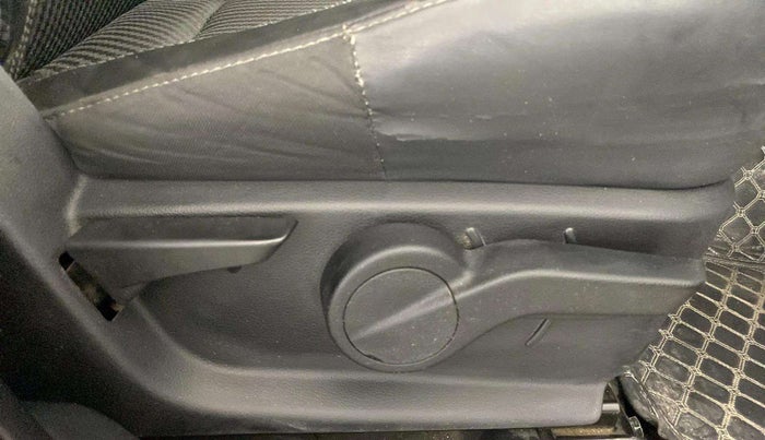 2021 Mahindra Thar LX PETROL HT 4WD AT, Petrol, Automatic, 60,604 km, Driver Side Adjustment Panel