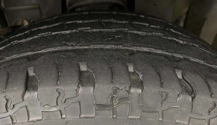 2021 Mahindra Thar LX PETROL HT 4WD AT, Petrol, Automatic, 60,604 km, Left Front Tyre Tread