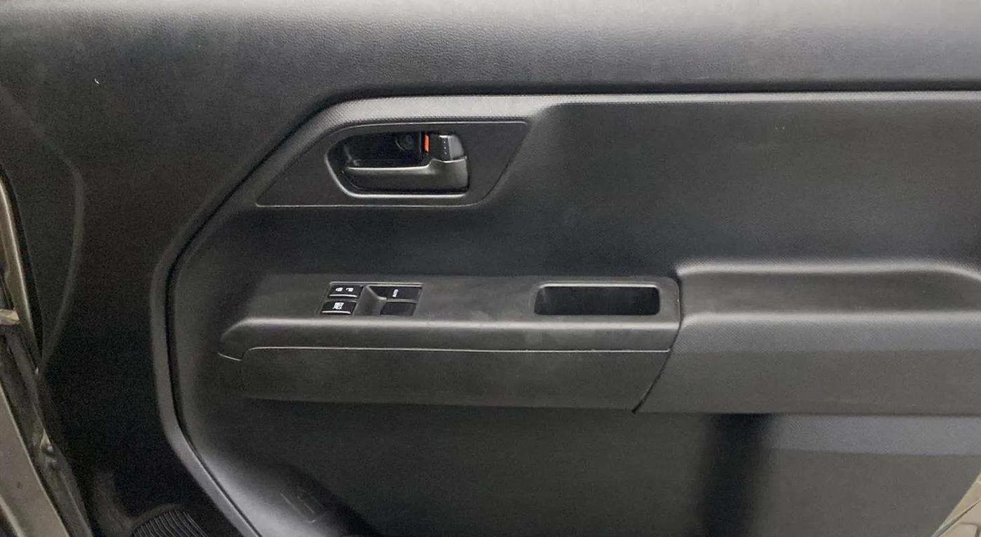 2022 Maruti New Wagon-R LXI CNG 1.0, CNG, Manual, 25,412 km, Driver Side Door Panels Control