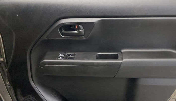 2022 Maruti New Wagon-R LXI CNG 1.0, CNG, Manual, 25,412 km, Driver Side Door Panels Control