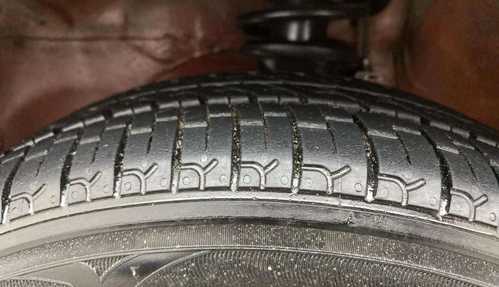 2014 Maruti Alto K10 VXI, Petrol, Manual, 62,275 km, Left Front Tyre Tread