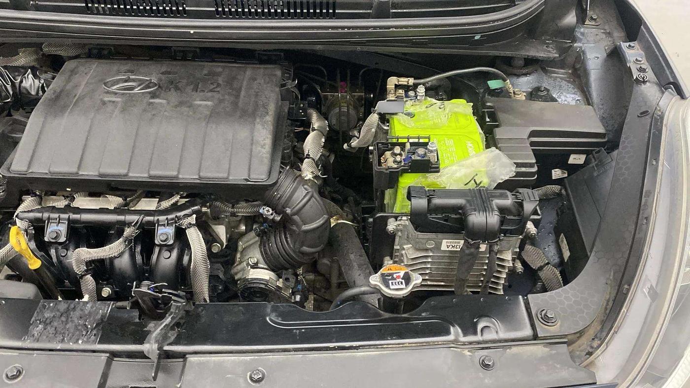 2020 Hyundai GRAND I10 NIOS SPORTZ AMT 1.2 KAPPA VTVT, Petrol, Automatic, 27,048 km, Engine View - Left