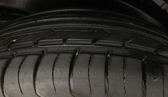 2018 Toyota Innova Crysta 2.4 VX 7 STR, Diesel, Manual, 98,512 km, Left Rear Tyre Tread