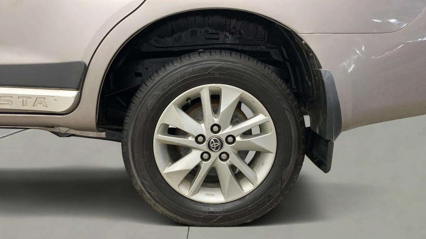 2018 Toyota Innova Crysta 2.4 VX 7 STR, Diesel, Manual, 98,512 km, Left Rear Wheel