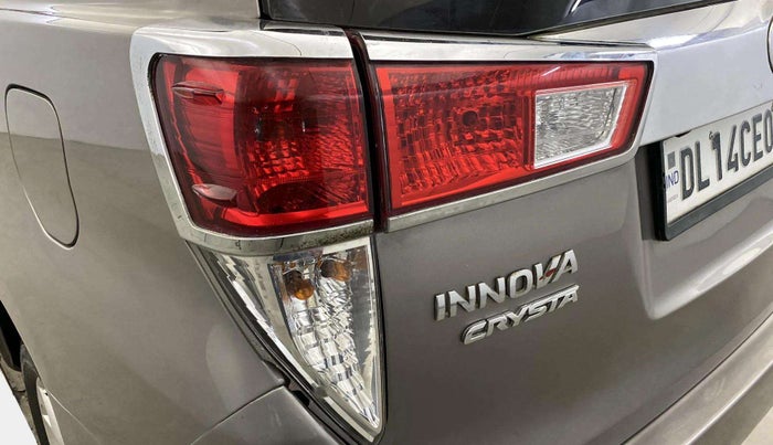 2018 Toyota Innova Crysta 2.4 VX 7 STR, Diesel, Manual, 98,512 km, Left tail light - Minor damage