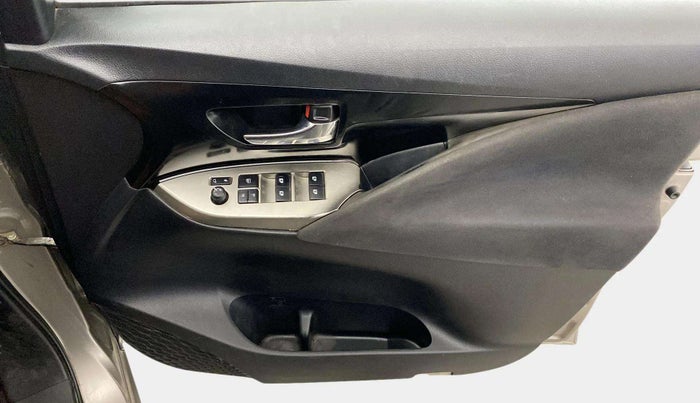 2018 Toyota Innova Crysta 2.4 VX 7 STR, Diesel, Manual, 98,512 km, Driver Side Door Panels Control