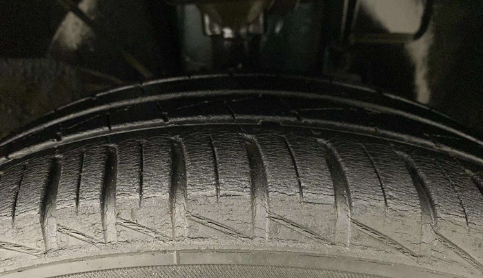 2021 Renault Kwid RXT 1.0 (O), Petrol, Manual, 29,749 km, Right Front Tyre Tread
