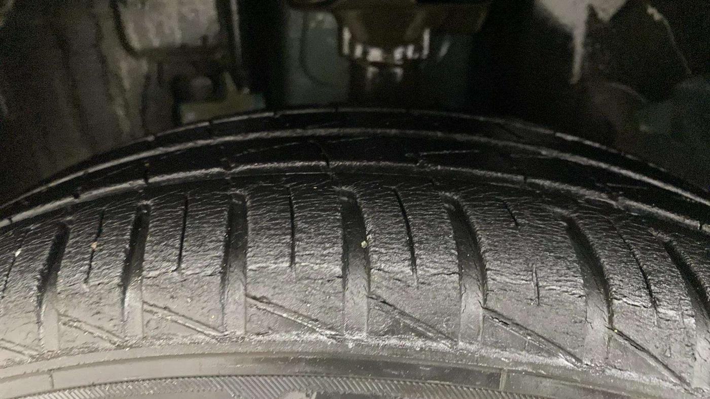 2021 Renault Kwid RXT 1.0 (O), Petrol, Manual, 29,847 km, Left Front Tyre Tread
