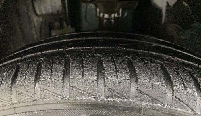 2021 Renault Kwid RXT 1.0 (O), Petrol, Manual, 29,749 km, Left Front Tyre Tread