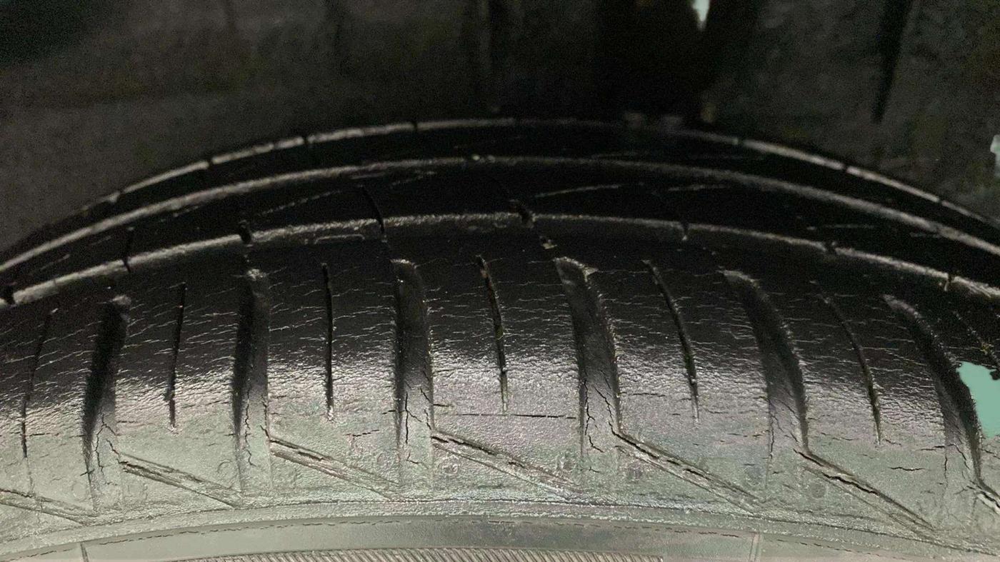 2021 Renault Kwid RXT 1.0 (O), Petrol, Manual, 29,847 km, Left Rear Tyre Tread