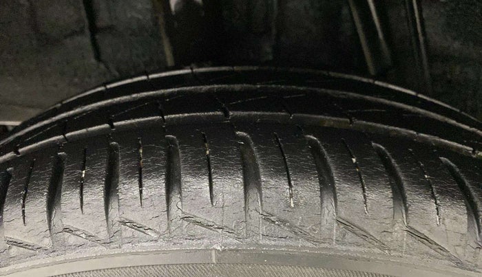 2021 Renault Kwid RXT 1.0 (O), Petrol, Manual, 29,749 km, Right Rear Tyre Tread