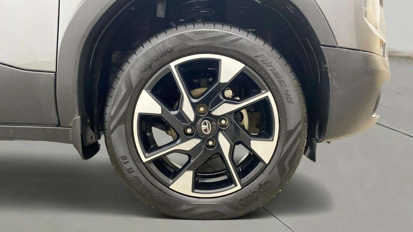 2022 Tata PUNCH CREATIVE  AMT, Petrol, Automatic, 12,834 km, Right Front Wheel
