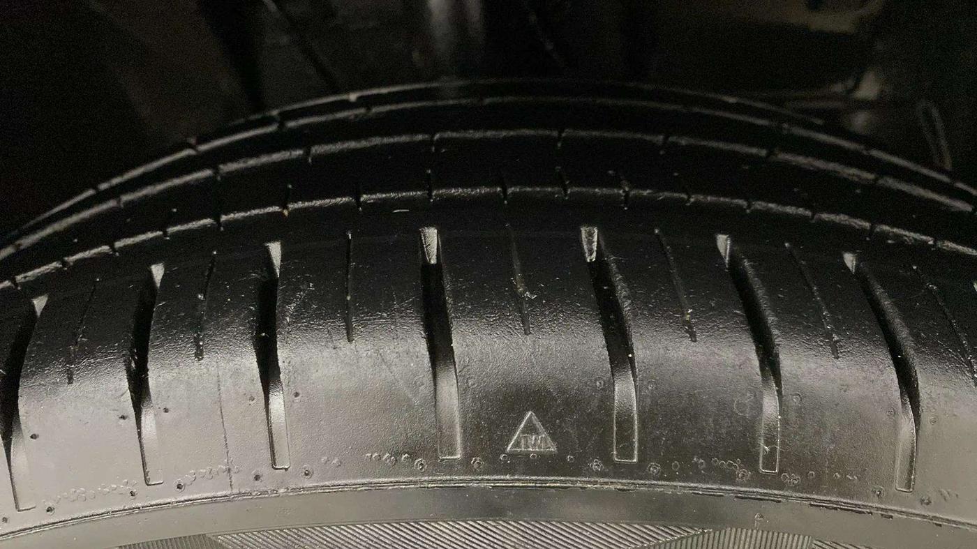 2022 Tata PUNCH CREATIVE  AMT, Petrol, Automatic, 12,834 km, Right Front Tyre Tread