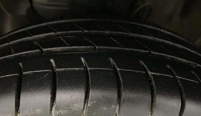 2018 Hyundai Elite i20 MAGNA EXECUTIVE 1.2, Petrol, Manual, 68,883 km, Left Front Tyre Tread