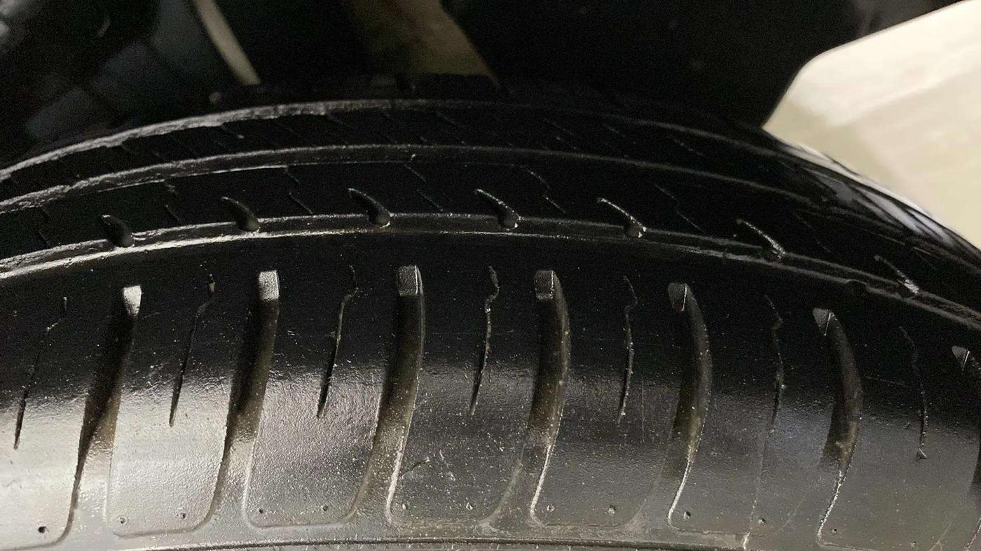 2022 Maruti Swift VXI, Petrol, Manual, 12,833 km, Left Rear Tyre Tread